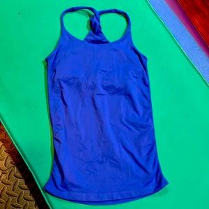 Fitted twist back stretch top